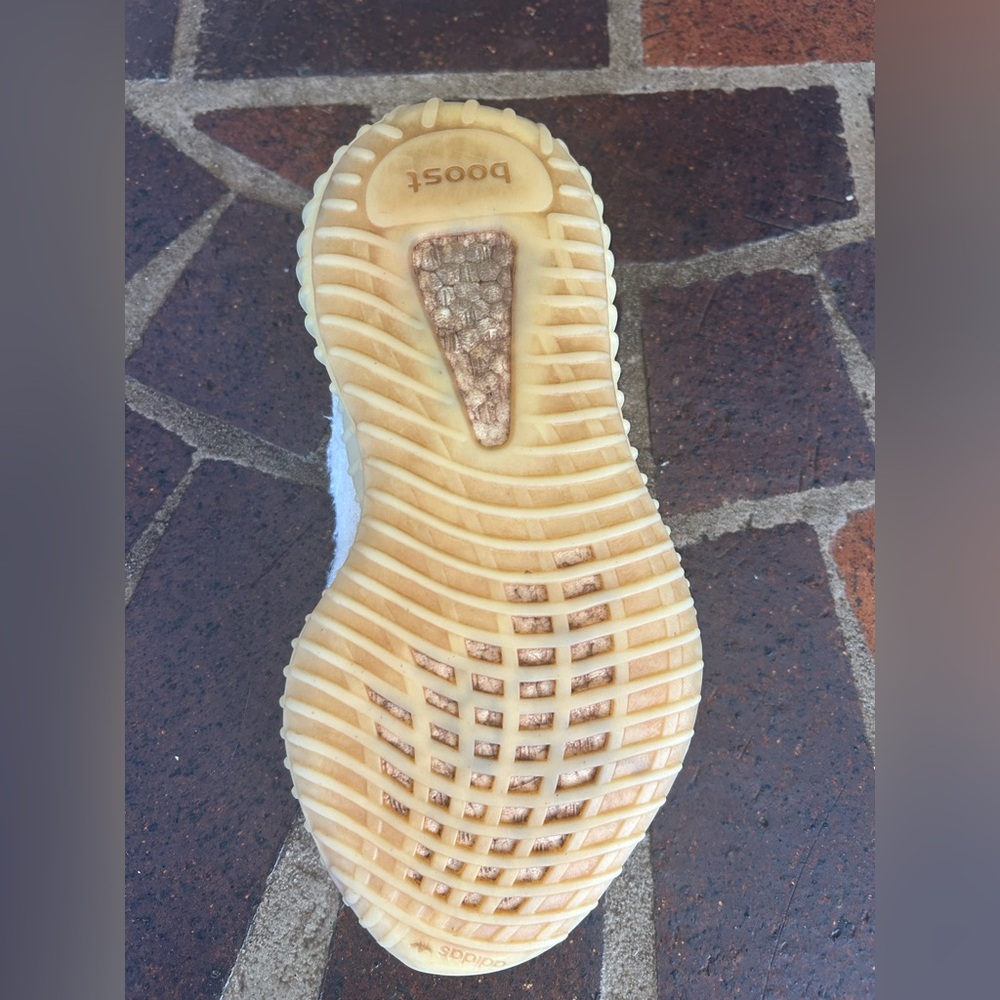 Yeezy - Women shoes - Picture 5 of 9